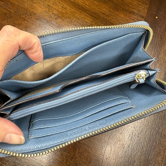 Michael Kors' saffiano leather wallet. Inspirational quote - Picture 14 of 14